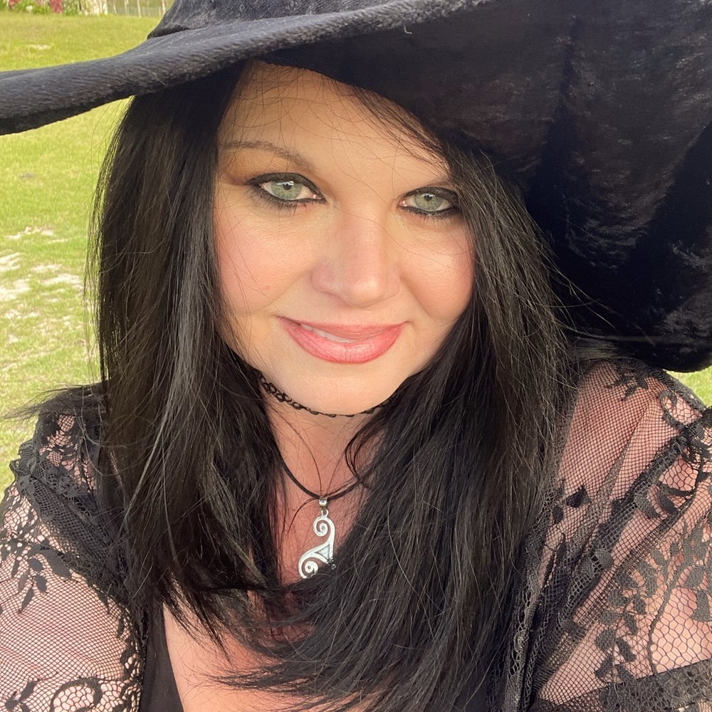 Meet your Posher, Catina